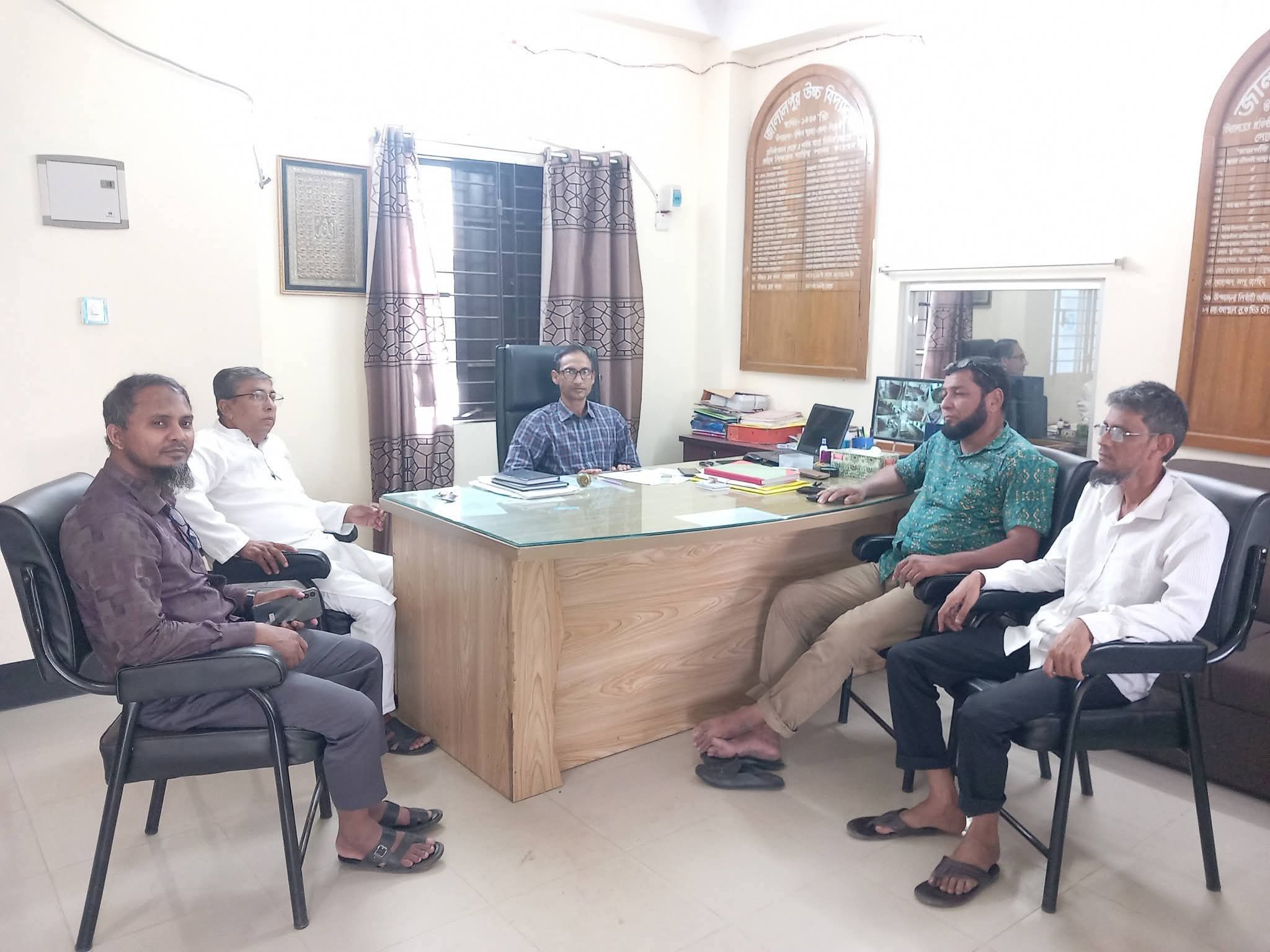 জালালপুর উচ্চ বিদয়ালয়ের এডহক কমিটির সভা